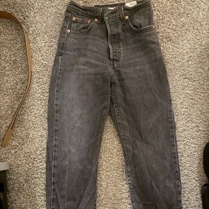 Classic black Levi’s ribcage jeans